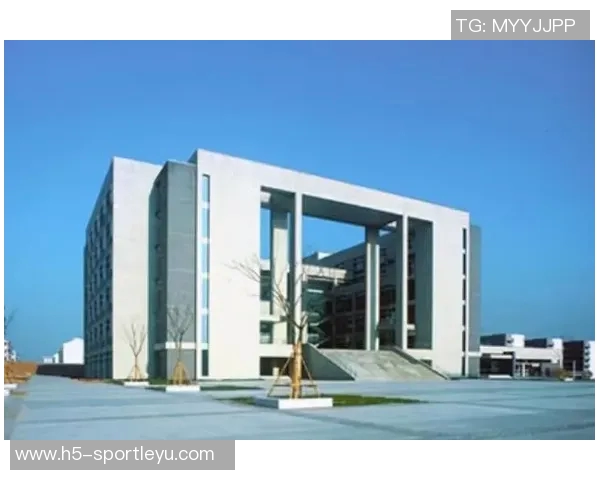 香港金牛强势登顶积分榜首位展现球队实力与潜力 香港金牛强势登顶积分榜首位展现球队实力与潜力